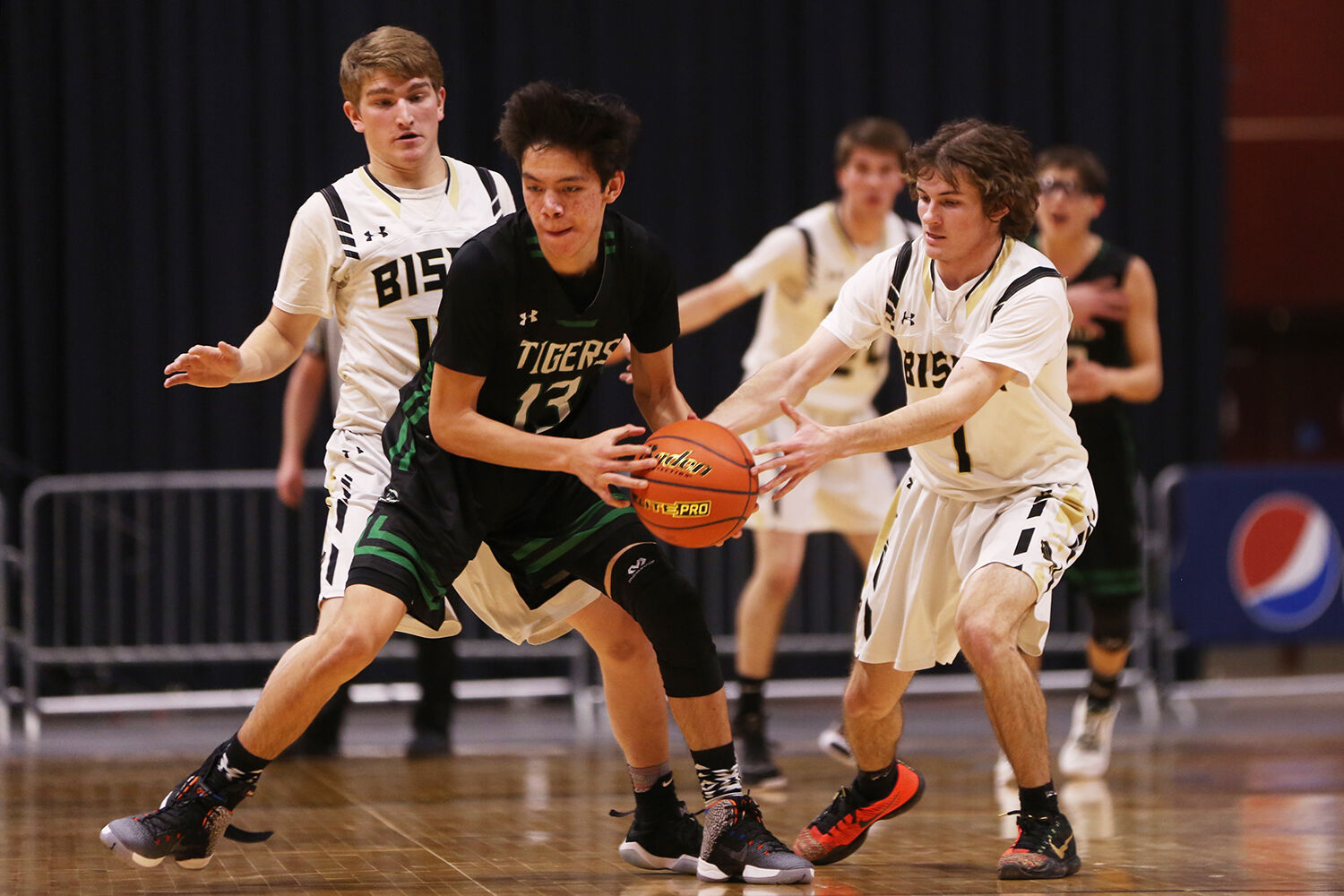 Kollen Milmine grabs for a ball